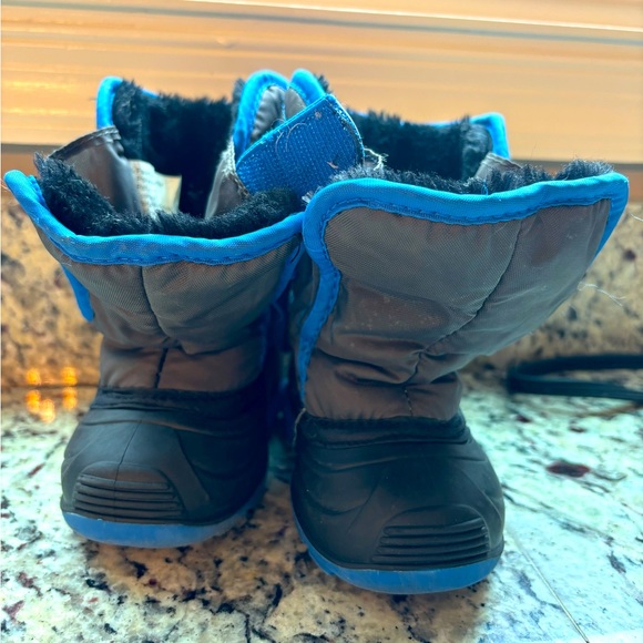 Kamik boys snow boots size 6 - Picture 2 of 2